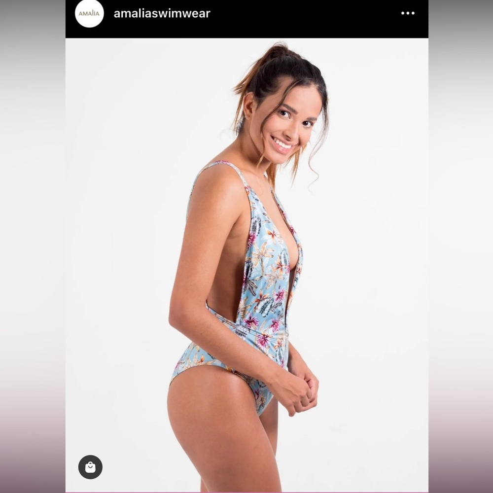 New beautiful one-piece swimsuit Colombian one size sustainable eco brand